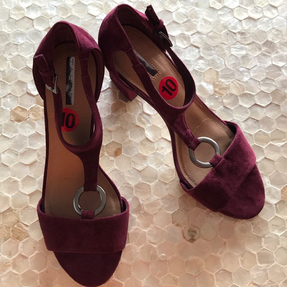 TAHARI Maroon 4” suede heels size 10
